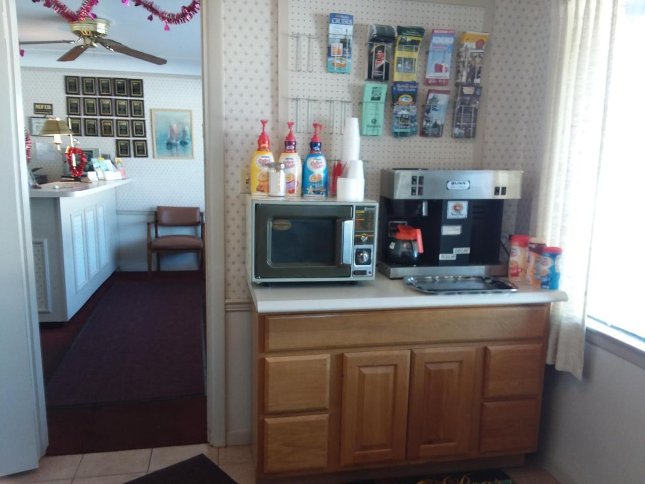 Budget Host Inn - Manistique Buitenkant foto